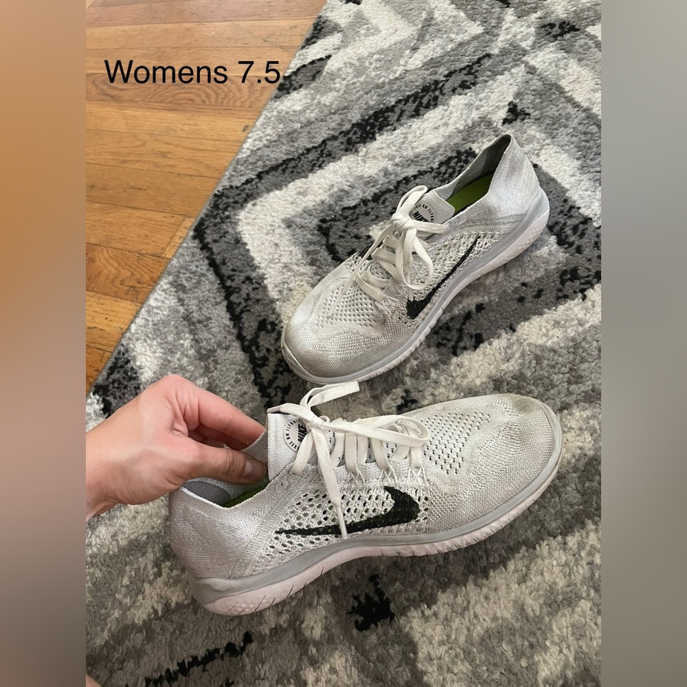 Nike womens 7.5 white sneakers
